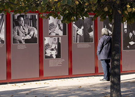 Tout pour plaire - Signalétique de l'exposition Jean Cocteau au Palais Royal, à Paris - vignette
