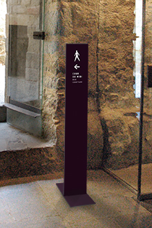 Tout pour plaire - mobilier signalétique - intérieur - stèle directionnelle sur pied mobile - Carcassonne